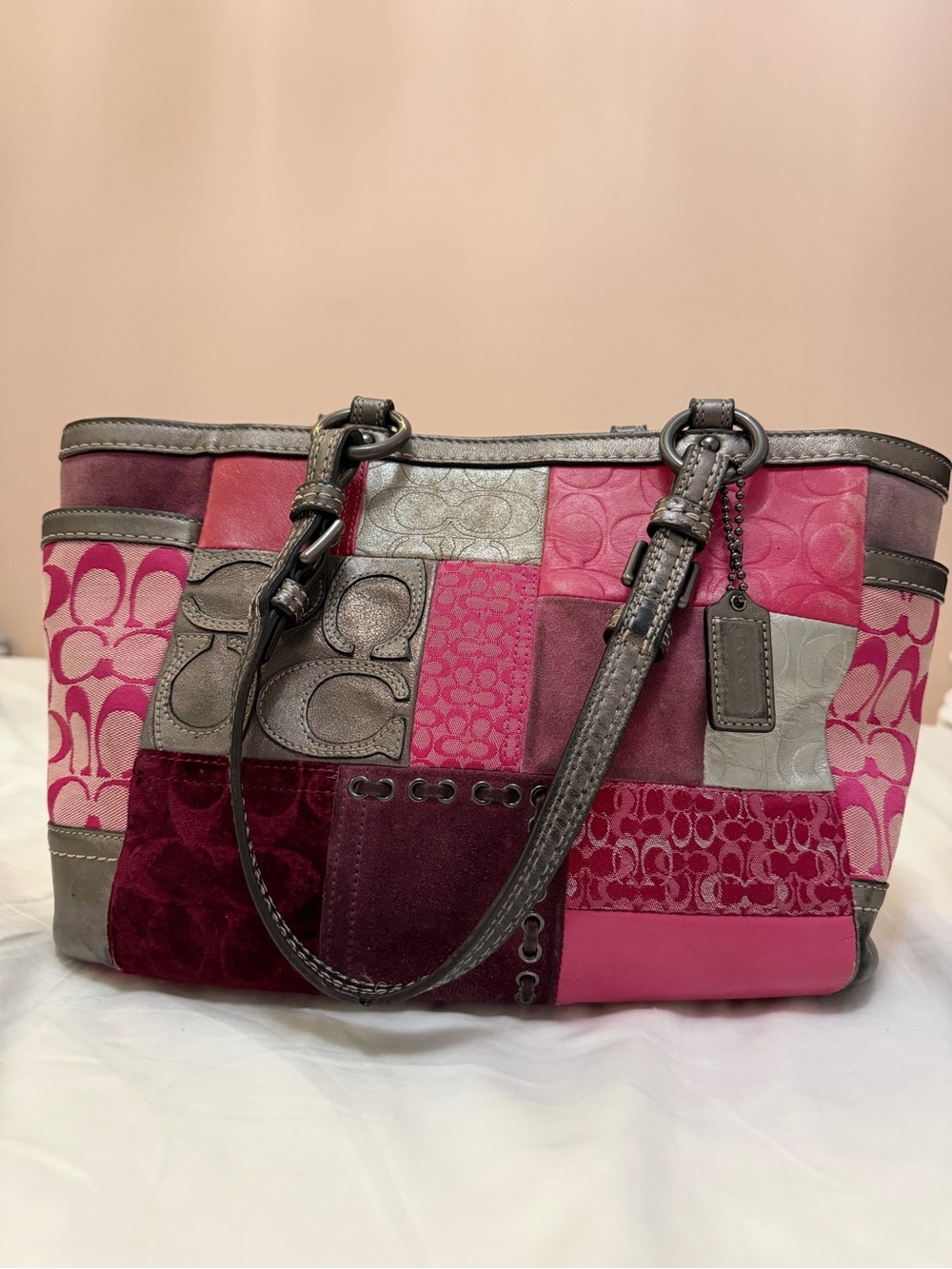 COACH F12864 Pink Holiday Patchwork Tote Bag Silver Metallic Y2K Shoulder Bag